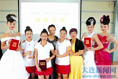 2014年全國職業院校中職組美發與形象設計專業技能大賽，大連女子職專學生任雪娜、丁琳琳、張東奇分獲兩金一銀的佳績，指導教師趙舒琪、于竺平獲評優秀指導教師。