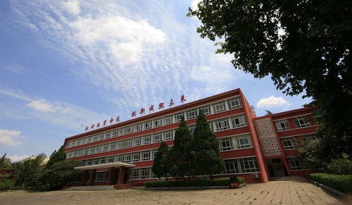 中國洛陽一拖技師學院現在還能報名嗎？
